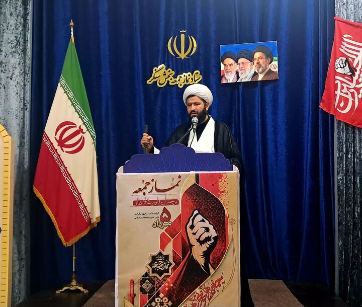 نماز جمعه سنگر وحدت و بصیرت/  ملت عمارگونه، در برابر فتنه‌ها می‌ایستد 