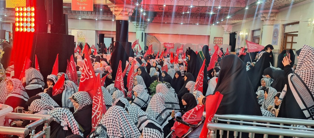 خروش نسل نوجوان هیاتی در بارگاه ملکوتی سیدالکریم(ع)/ طنین سرود باید برخاست با همنوایی نوجوانان در آیین بدرقه زائران اربعین