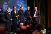 تقدیر رئیس‌جمهور از مدیرعامل کویرتایر به عنوان پیشکسوت نمونه صنعت