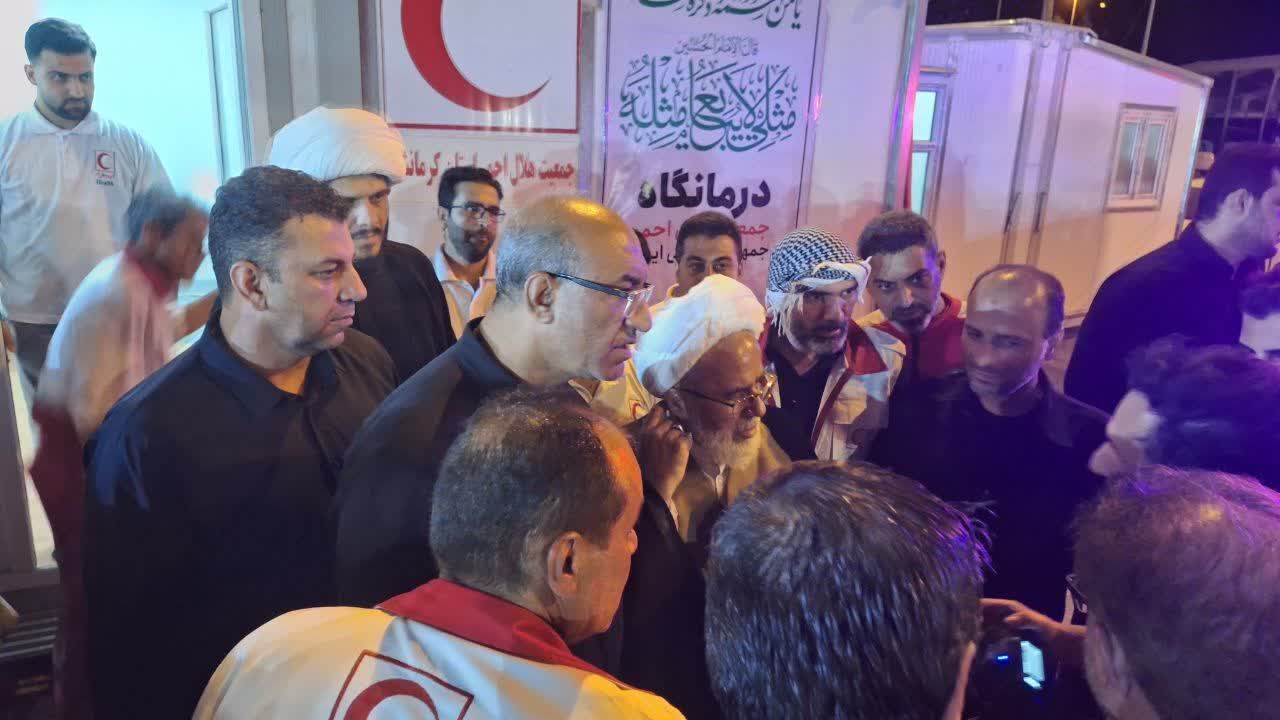 بازدید شبانه نماینده ولی‌فقیه و استاندار کرمانشاه از مرزهای خسروی و منذریه؛ تأکید بر تداوم خدمت‌رسانی بی‌وقفه به زائران اربعین