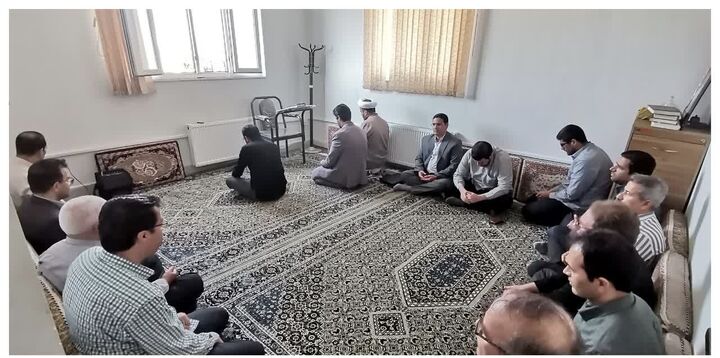 برگزاری محفل انس با قرآن در دادگاه سریش آباد به یاد رهبر شهید
