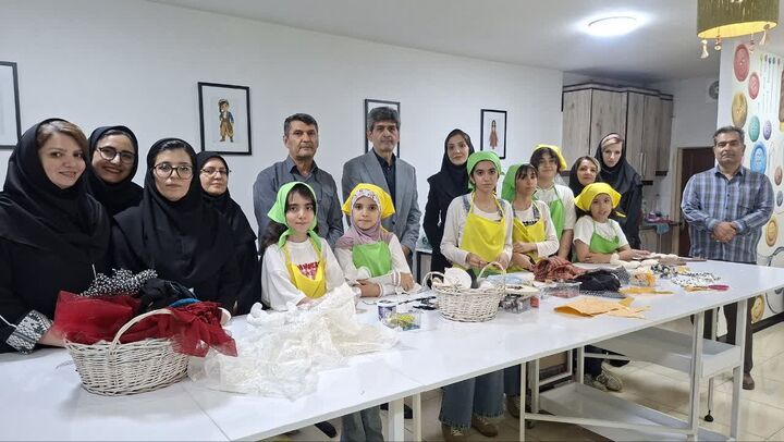 نخستین مؤسسه تخصصی مد و لباس کودک و نوجوان استان مرکزی هم‌زمان با هفته عفاف و حجاب گشایش یافت