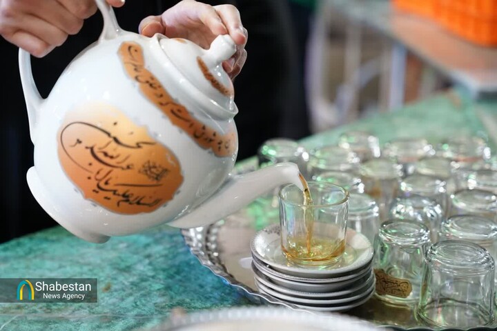 موکب «انصارالمهدی(عج)» در عمود ۱۲۵؛ میزبانی مسجدی‌ها از زائران اربعین با طعم خدمت و مهربانی