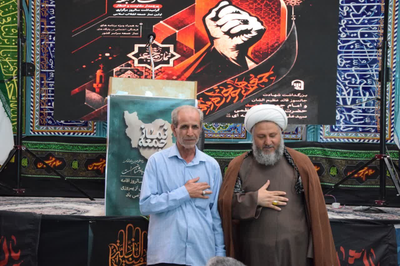 تجلیل از ۴۰ سال خدمت صادقانه «حاج احمد حاجی‌زاده» در سنگر نمازجمعه آران و بیدگل