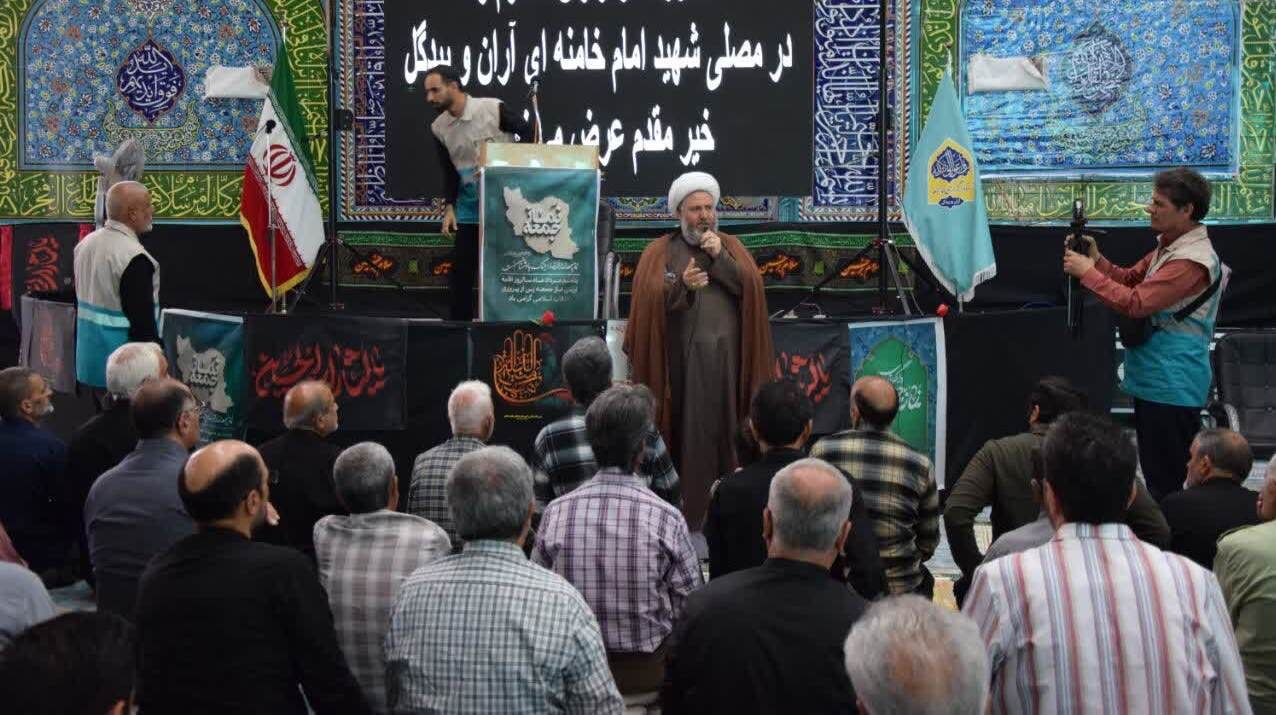 تجلیل از ۴۰ سال خدمت صادقانه «حاج احمد حاجیزاده» در سنگر نمازجمعه آران و بیدگل