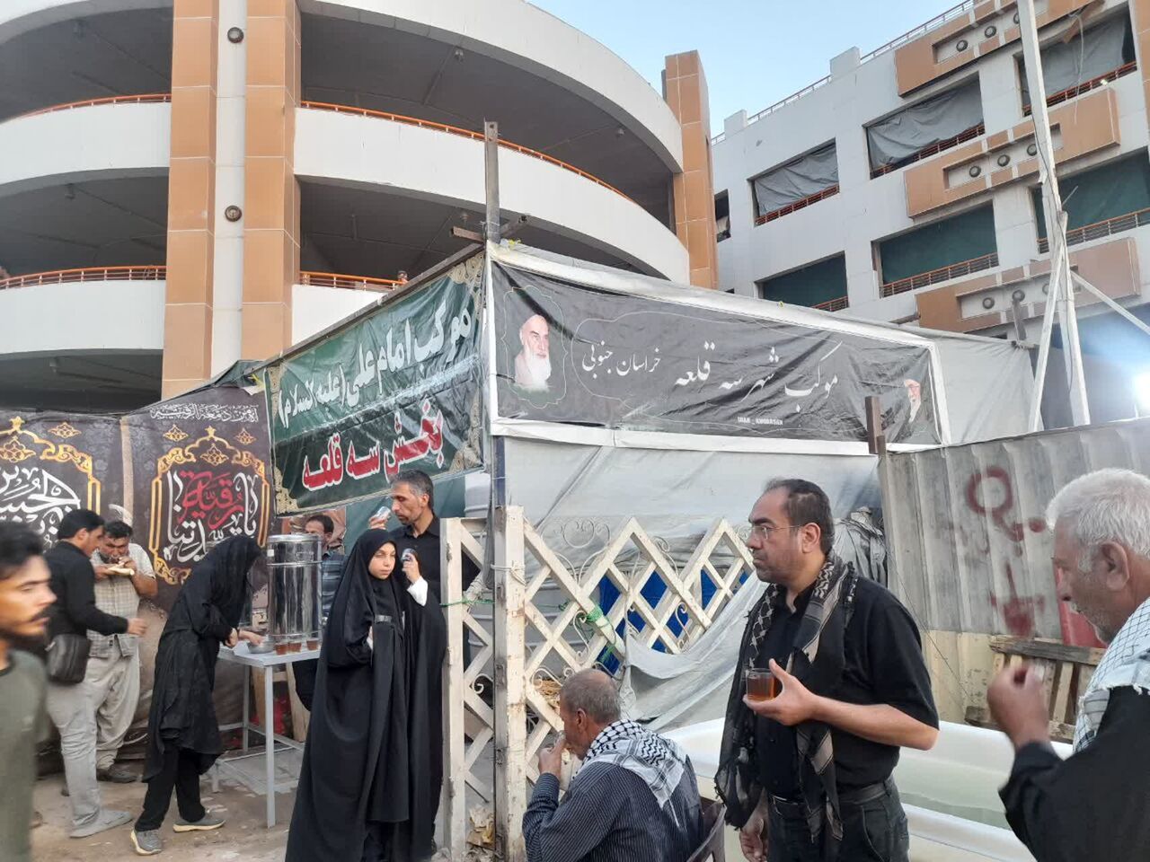 موکب امام علی(ع) سه‌قلعه؛ از نان گرم تا چای داغ برای زائران سیدالشهدا(ع) 