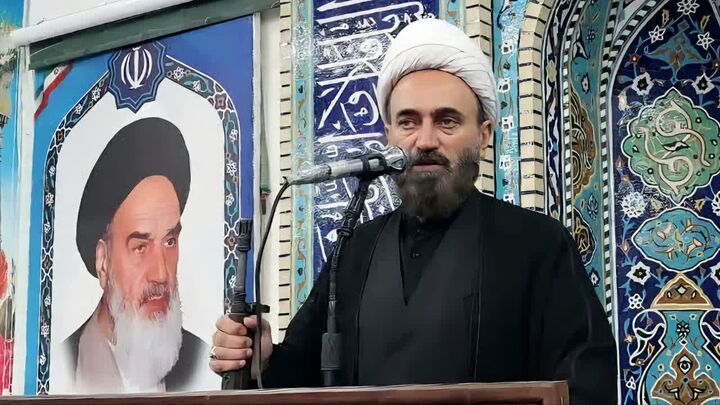 امام جمعه نباید پشت میز بماند؛ جای او در میان مردم است