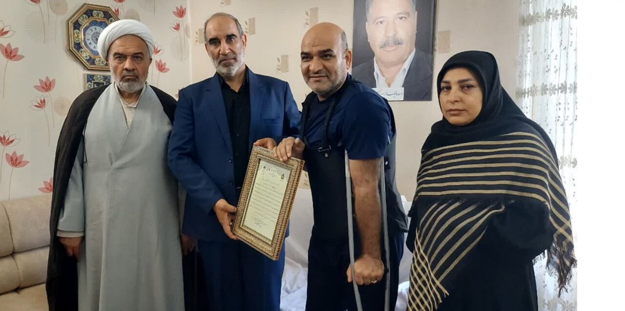دیدار فرمانده نیروی زمینی ارتش با خانواده شهدا و جانبازان جنگ تحمیلی سوم