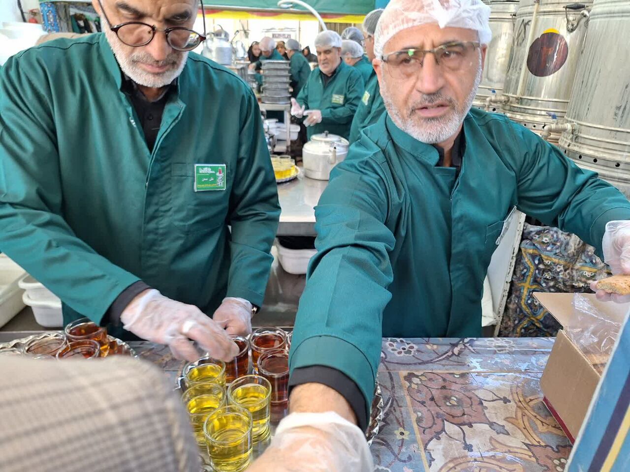 عطر عناب و دمنوش‌های خراسان جنوبی در چایخانه امام مهربانی‌ها