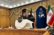 ملت ایران مستحکم ایستاده‌اند و از بزنگاه سخت تاریخی عبور می‌کنند