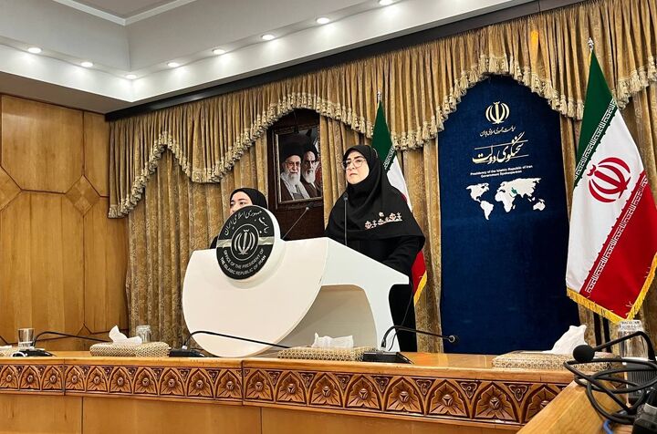 ملت ایران مستحکم ایستاده‌اند و از بزنگاه سخت تاریخی عبور می‌کنند