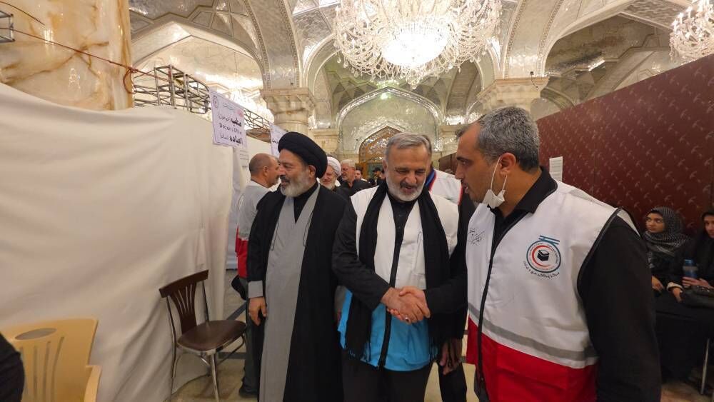 بازدید مسئولان حج و زیارت از مرکز پزشکی هلال‌احمر در نجف