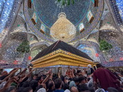 حضور پرشور زائران اربعین حسینی در حرم امیرالمؤمنین(ع)