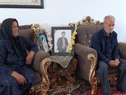 مسئولان قروه با خانواده شهید «قربان رضایی» دیدار کردند
