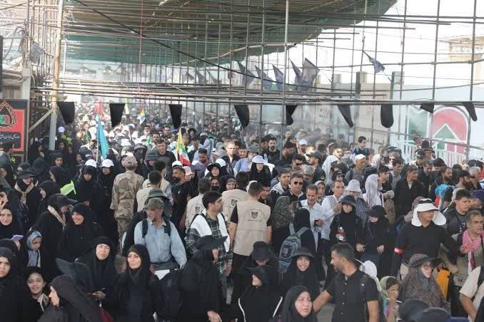 تردد بیش از ۲۲۰ هزار زائر از مرز مهران در یک شبانه‌روز