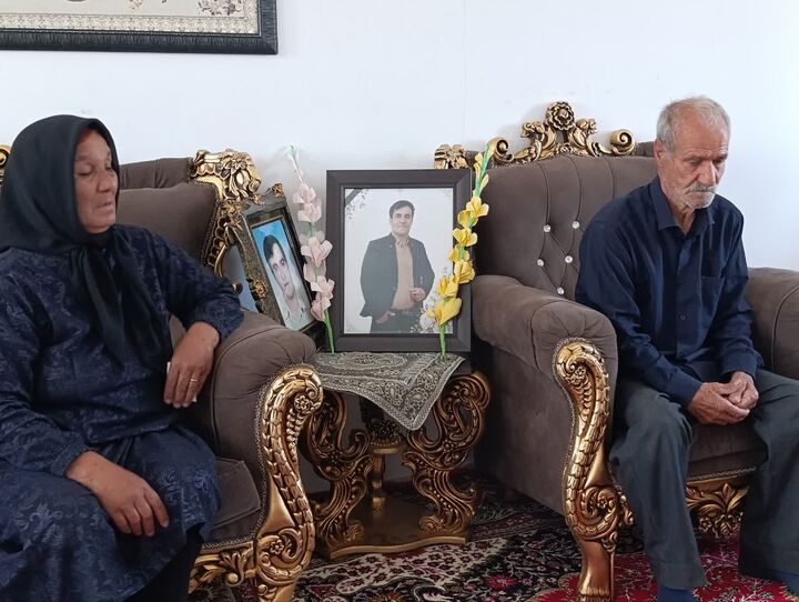 مسئولان قروه با خانواده شهید «قربان رضایی» دیدار کردند