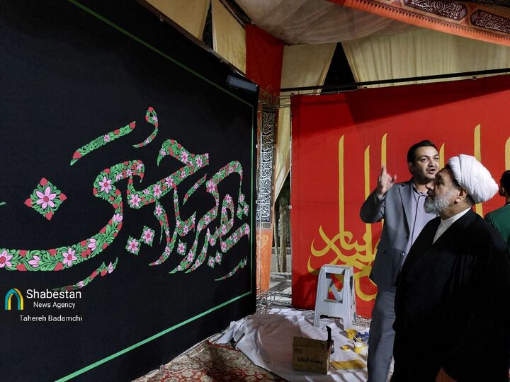 نماینده ولی‌فقیه در استان و امام جمعه کرمان از آثار هنرمندان چهارمین سوگواره ملی سرو سرخ بازدید کرد