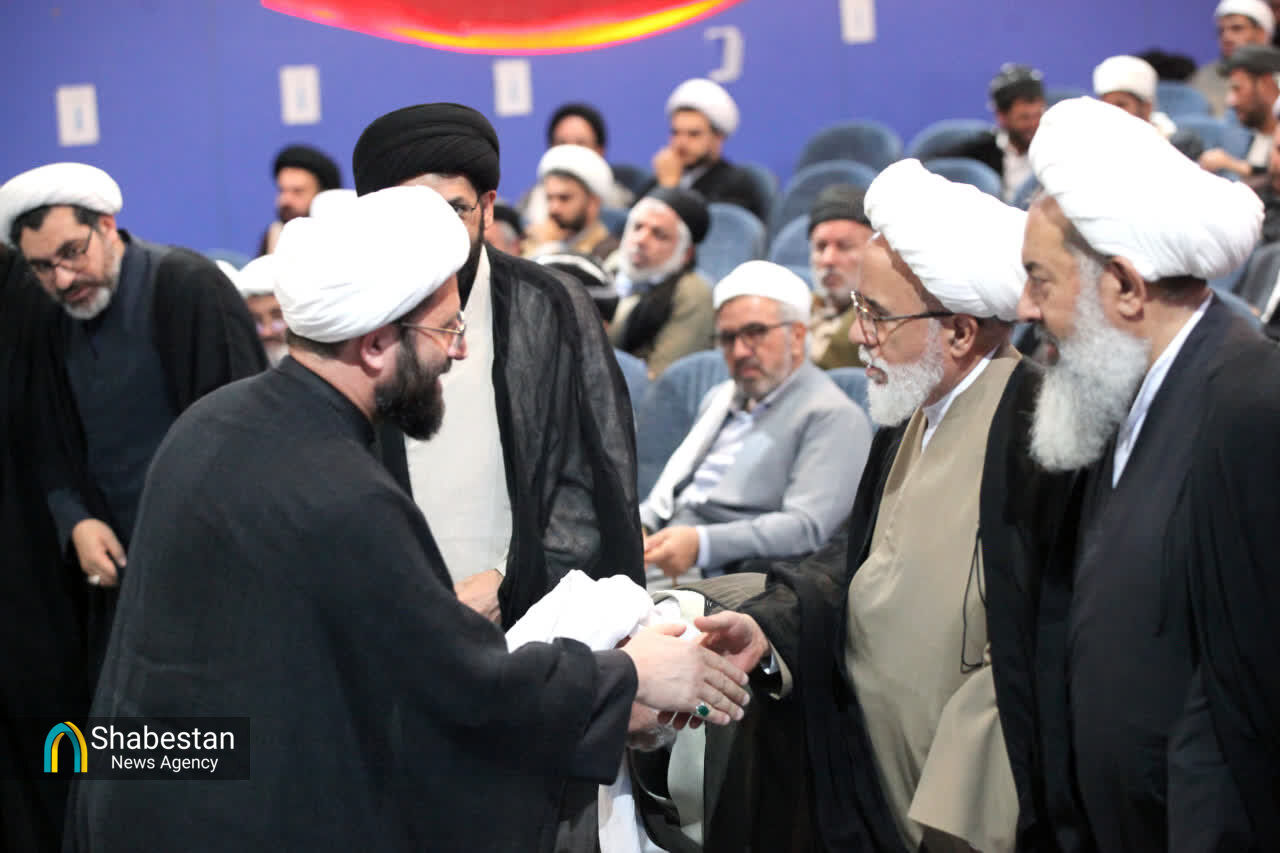 گردهمایی ائمه جمعه و جماعات شیعه و اهل سنت استان کرمانشاه با موضوع «مسجد، محور وحدت و مقاومت»