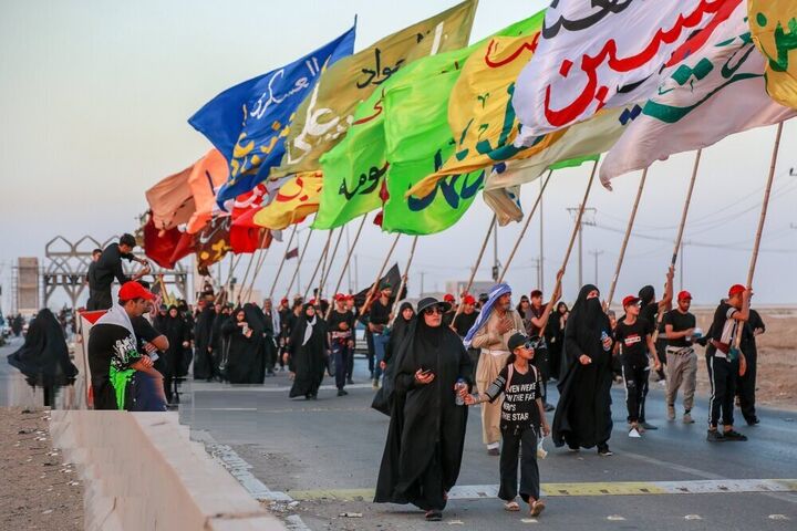 خدمت‌رسانی به زائران در موکب حضرت ابوالفضل(ع) لرستان در شهر نجف