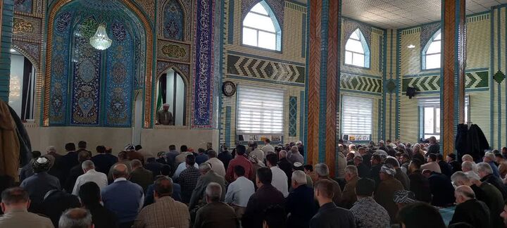 رسیدن به سعادت در رهگذر تقوا و قناعت است