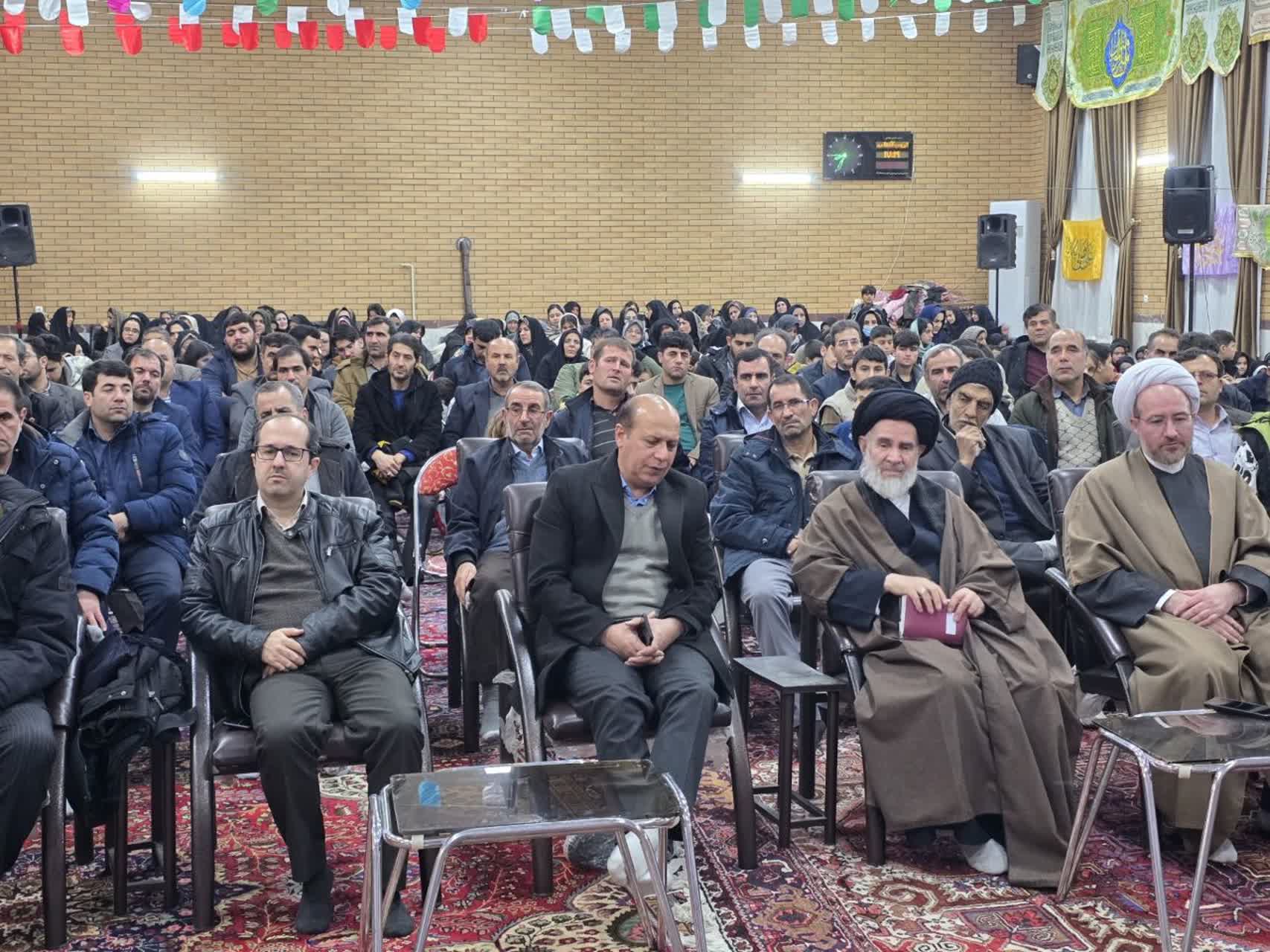 خدمت‌رسانی جوانان کانون ثامن‌الحجج بناب به زائران اربعین در مسیر کربلا
