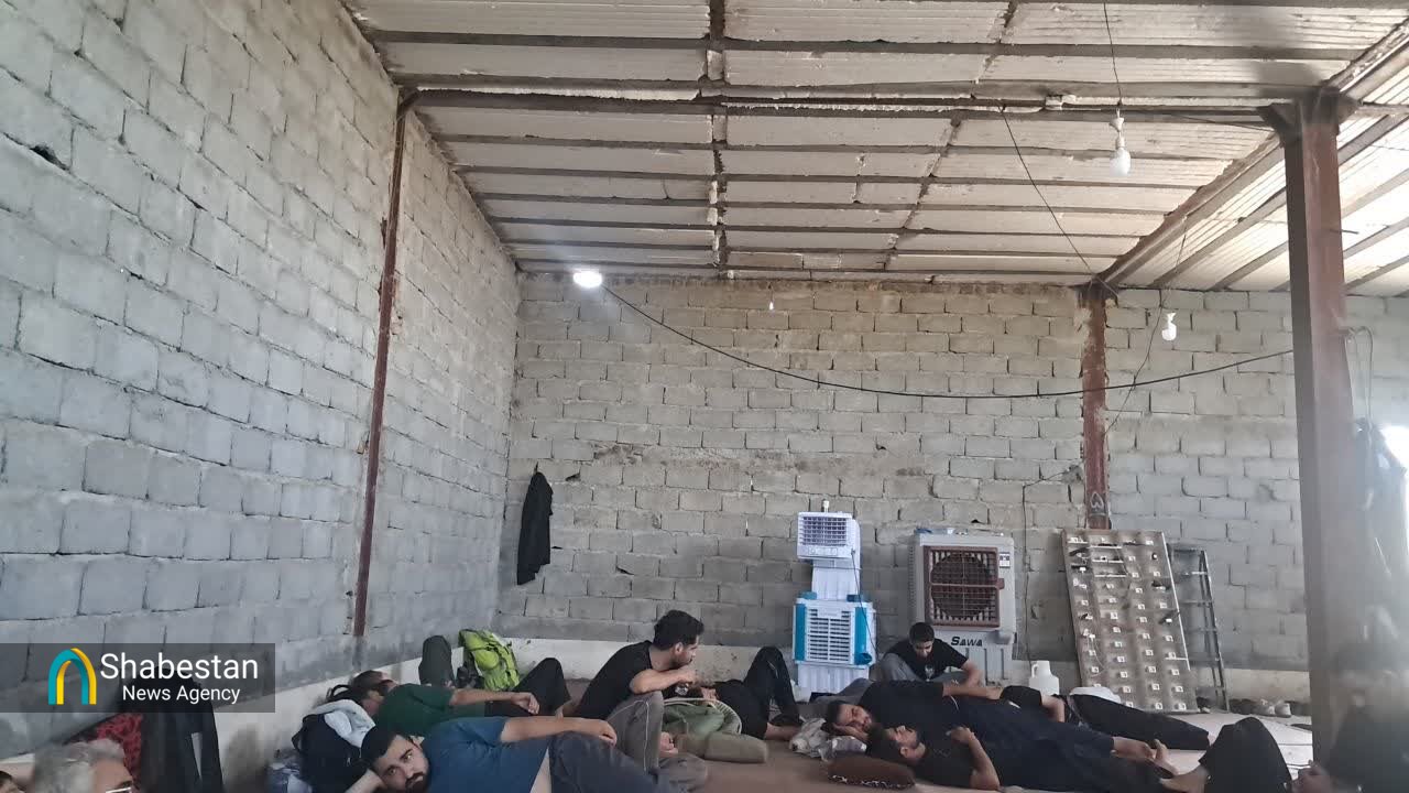 موکب جوانان بروجرد در عمود ۹۷۴ با ارائه خدمات متنوع در کربلا میزبان زائران اربعین است
