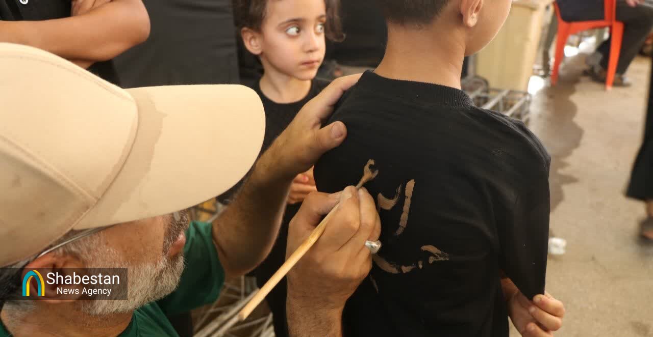موکب جوانان بروجرد در عمود ۹۷۴ با ارائه خدمات متنوع در کربلا میزبان زائران اربعین است