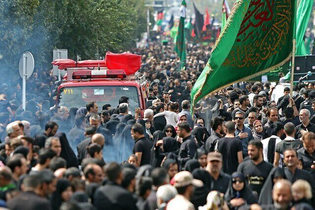 استقرار ۲۲۰ آتش‌نشان در مسیر جاماندگان اربعین تهران