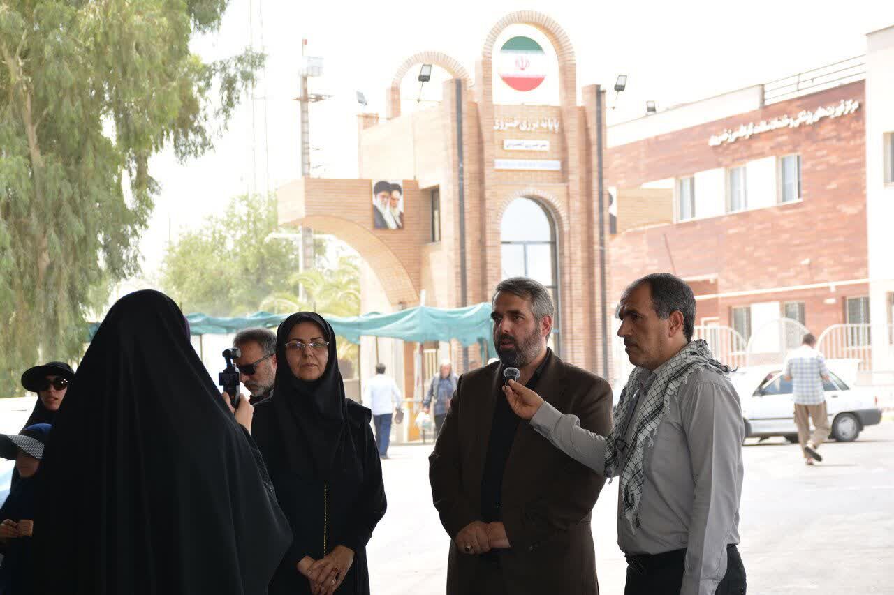 موکب فرهنگی نهاد کتابخانههای عمومی در مسیر اربعین؛ پیگیری احیای کتابخانههای زلزلهزده غرب کرمانشاه