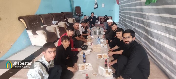 خدمت‌رسانی موکب انصارالحسین(ع) رومشکان به زائران اربعین با توزیع روزانه بیش از هزار وعده پذیرایی
