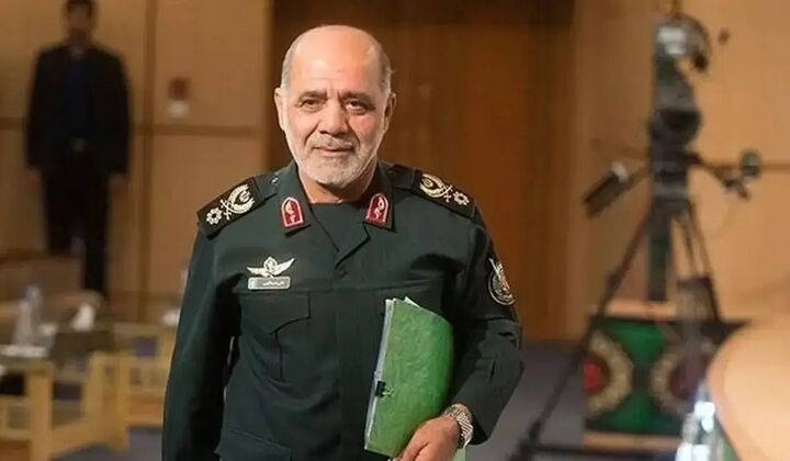 سرلشکر عبداللهی با خانواده شهید غلامرضا سلیمانی دیدار کرد