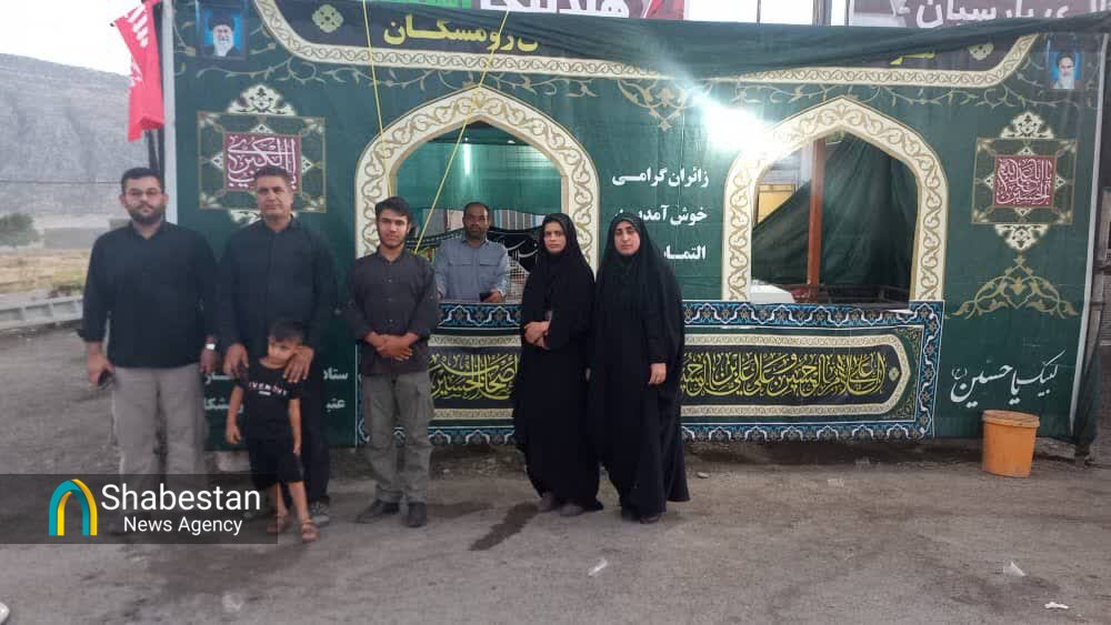 خدمت‌رسانی موکب انصارالحسین(ع) رومشکان به زائران اربعین با توزیع روزانه بیش از هزار وعده پذیرایی