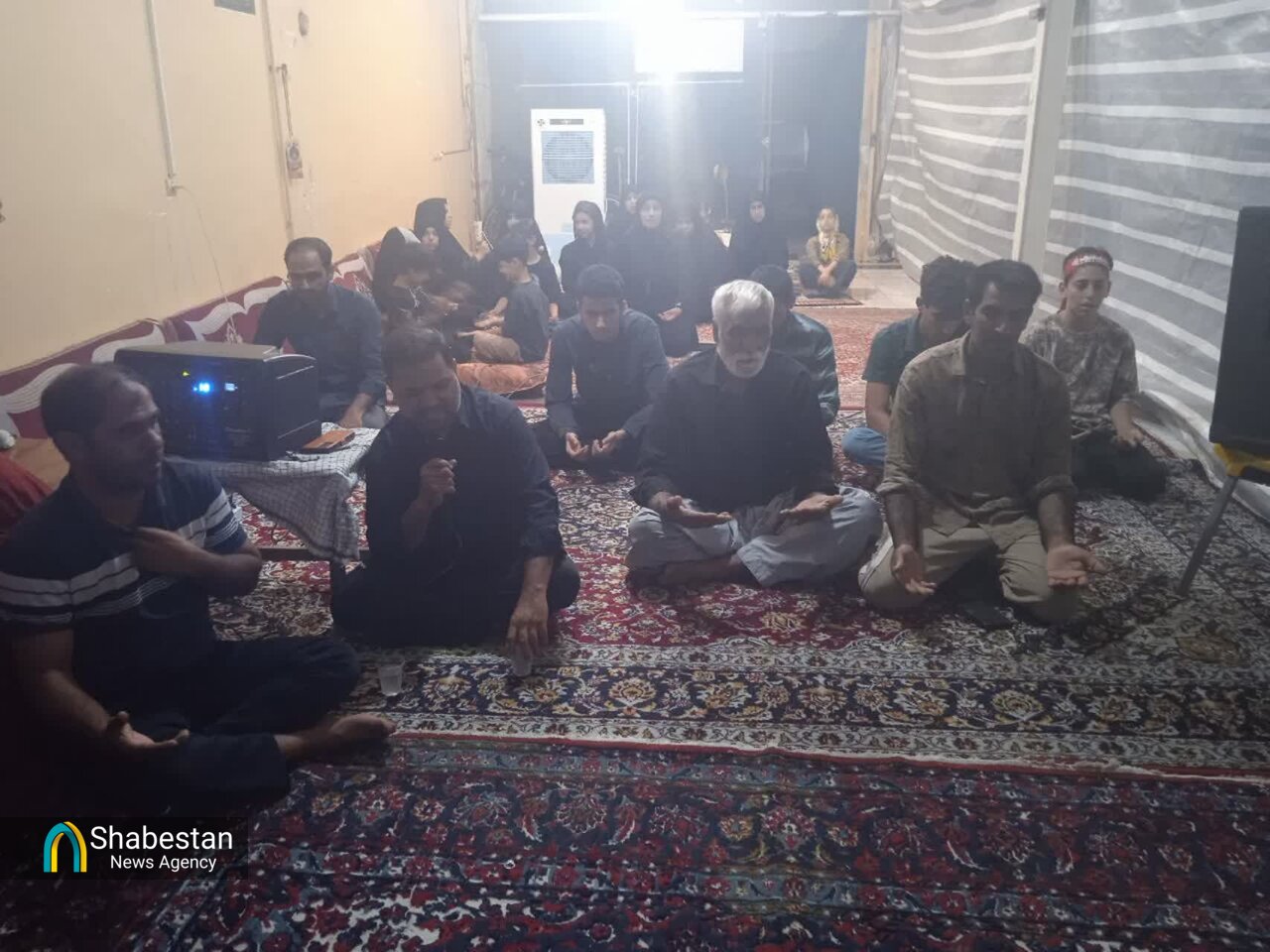 خدمترسانی موکب انصارالحسین(ع) رومشکان به زائران اربعین با توزیع روزانه بیش از هزار وعده پذیرایی