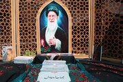 قاب‌های ماندگار «رهبر شهید» و جنگ تحمیلی در نمایشگاه عکس موکب امام جعفر صادق(ع)