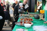 پذیرایی از عاشقان ابا عبدالله الحسین(ع) در مسیر پیاده‌روی اربعین