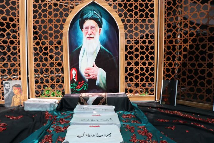 قاب‌های ماندگار «رهبر شهید» و جنگ تحمیلی در نمایشگاه عکس موکب امام جعفر صادق(ع)