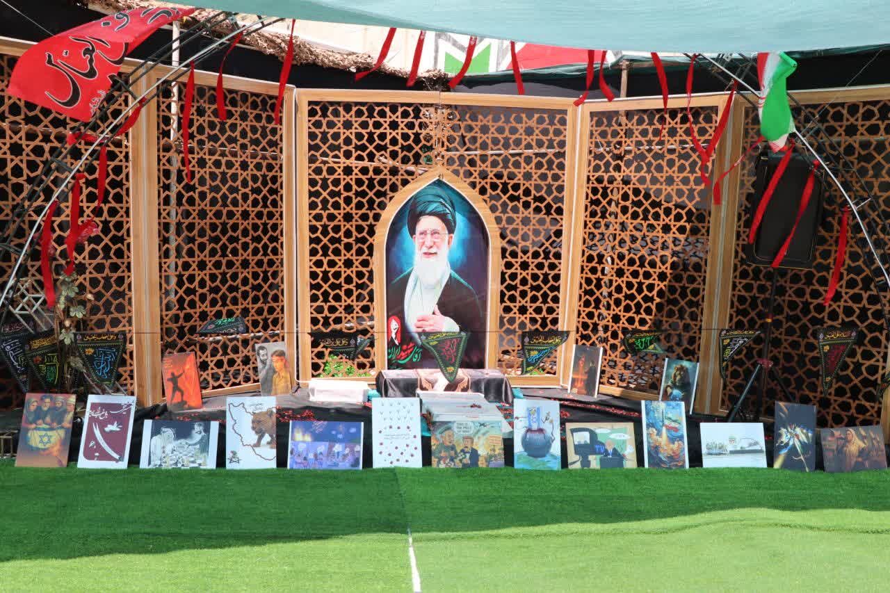 قاب‌های ماندگار «رهبر شهید» و جنگ تحمیلی در نمایشگاه عکس موکب امام جعفر صادق(ع)