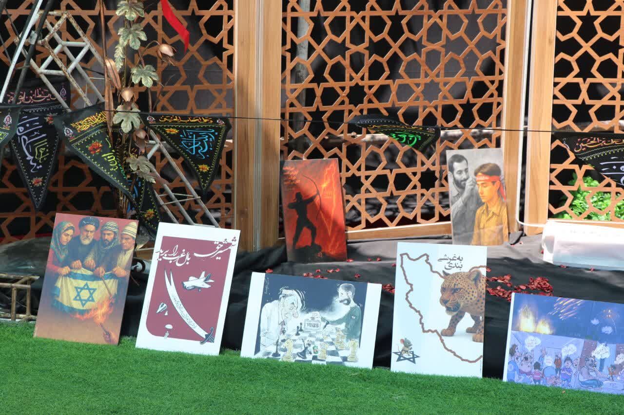 قاب‌های ماندگار «رهبر شهید» و جنگ تحمیلی در نمایشگاه عکس موکب امام جعفر صادق(ع)