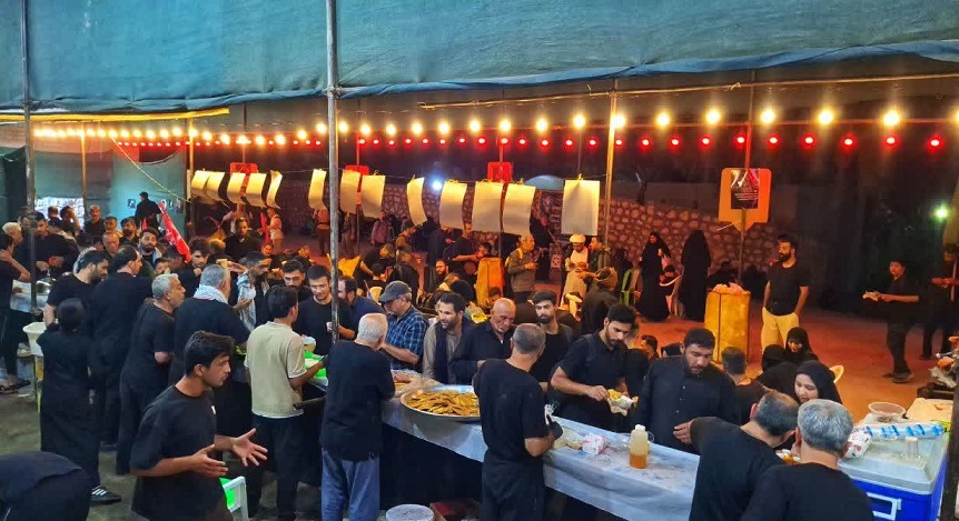 خدمات متفاوت موکب امام مهدی(عج) در مسیر طریق‌العلماء/ ۱۰۰ خادم در خدمت روزانه ۱۵ هزار زائر اربعین