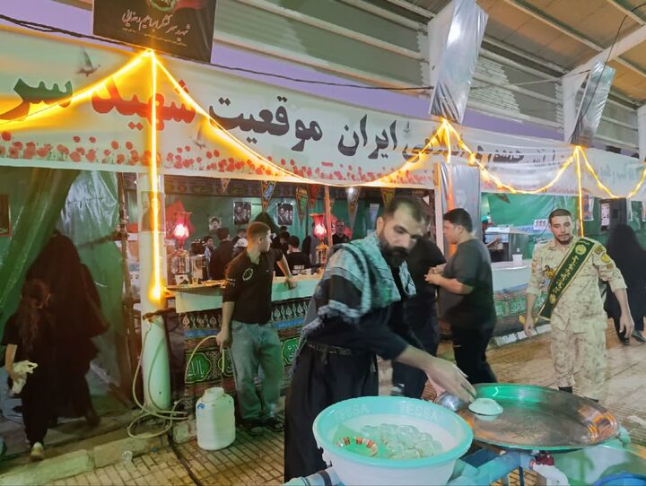 وقتی سربازان مرزبان، خادم زائر می‌شوند؛ روایت عشق‌آفرینی موکب رهپویان ولایت ارتش در مسیر اربعین