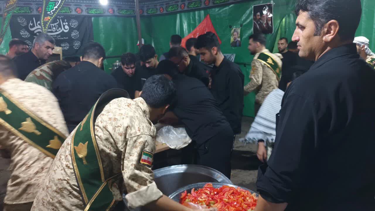 وقتی سربازان مرزبان، خادم زائر می‌شوند؛ روایت عشق‌آفرینی موکب رهپویان ولایت ارتش در مسیر اربعین