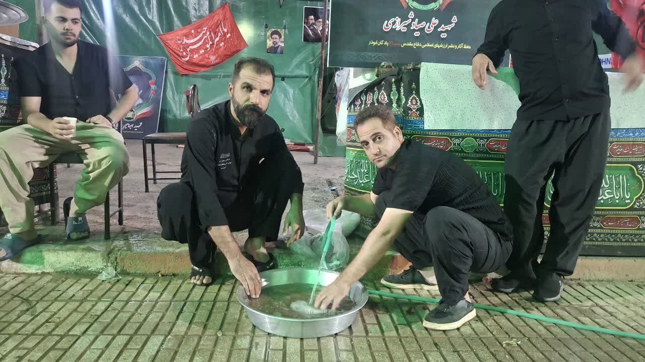 وقتی سربازان مرزبان، خادم زائر می‌شوند؛ روایت عشق‌آفرینی موکب رهپویان ولایت ارتش در مسیر اربعین
