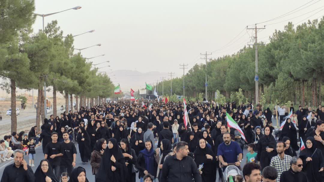 برپایی موکب کانون‌های فرهنگی مساجد کاشمر در پیاده‌روی «حرم تا حرم» جاماندگان حسینی