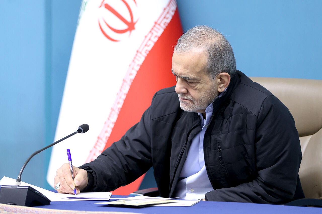 پزشکیان: جامعه امروز بیش از هر زمان به همدلی و اخلاق قرآنی نیاز دارد