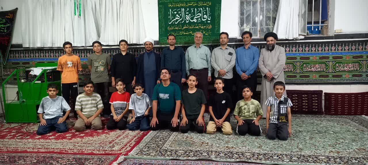 نشست پیشکسوتان قرآنی مسجد با نوجوانان همراه با قرائت قرآن در مسجد خاتمالانبیا(ص) کاشمر