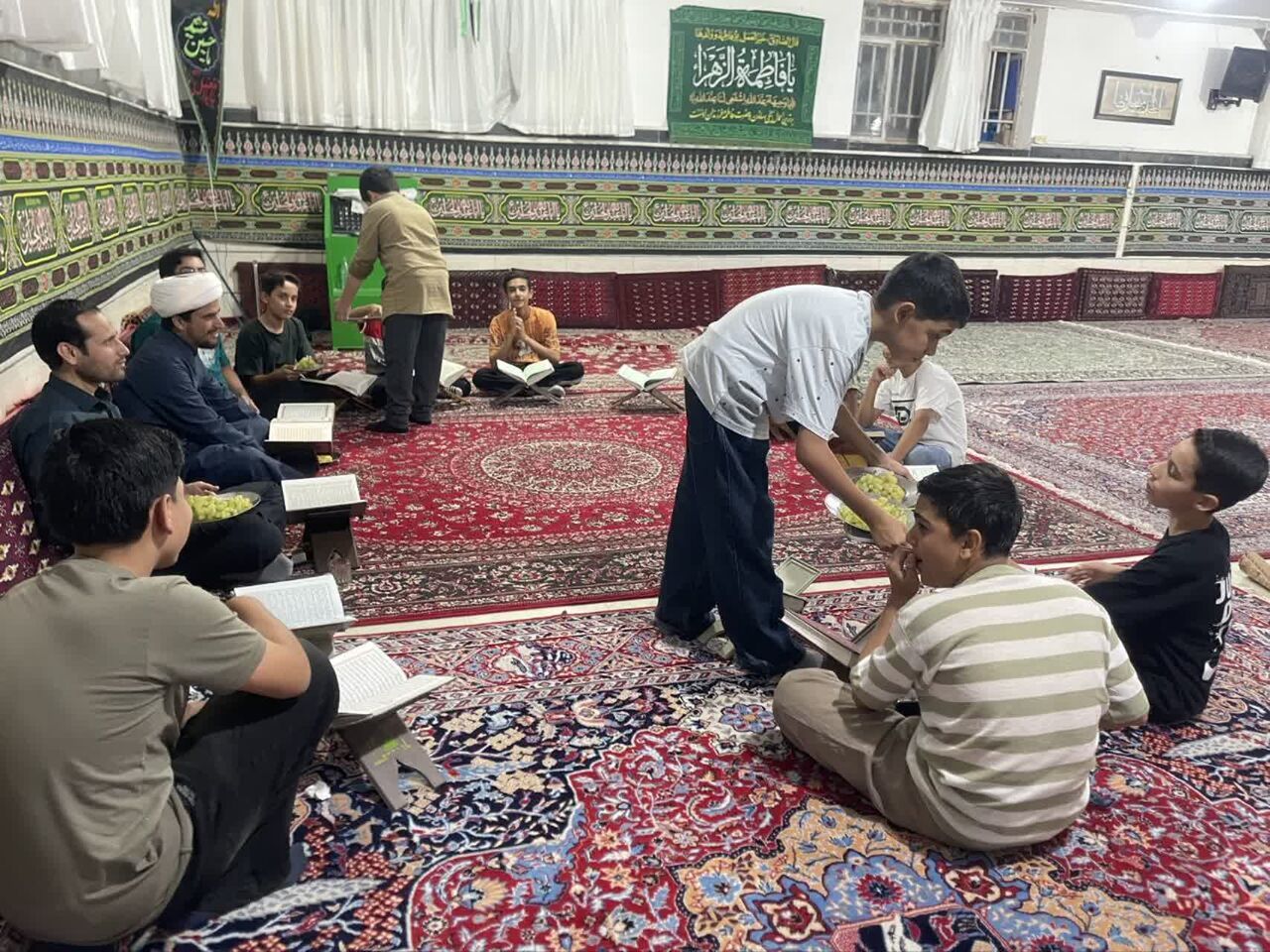 نشست پیشکسوتان قرآنی مسجد با نوجوانان همراه با قرائت قرآن در مسجد خاتم‌الانبیا(ص) کاشمر