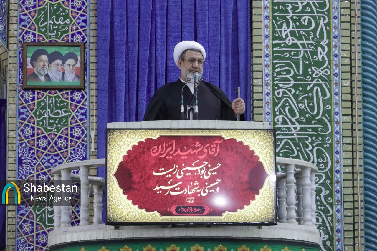 دوست و دشمن معترف به ابرقدرتی ایران اما برخی مطبوعات دنبال ضعیف جلوه دادن کشور هستند