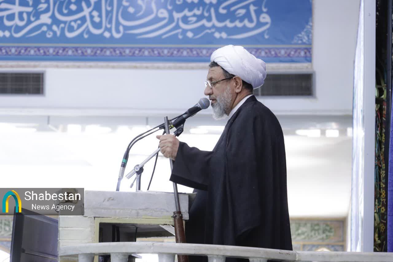 دوست و دشمن معترف به ابرقدرتی ایران اما برخی مطبوعات دنبال ضعیف جلوه دادن کشور هستند
