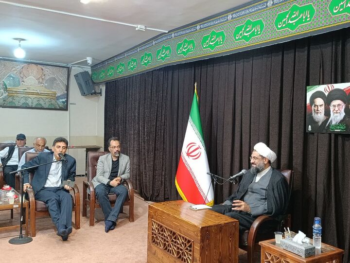 هرچقدر رسانه‌ها آزادانه مطالبه کنند، موجب رشد مسئولان می‌شوند