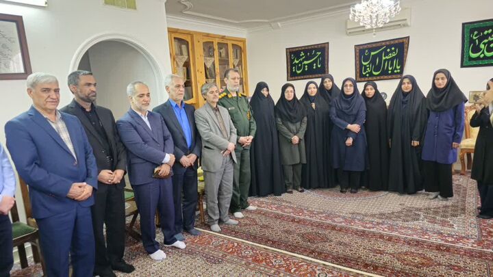 دیدار خبرنگاران بیرجندی با خانواده شهید فرهادی